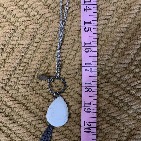 Necklacece and earring set - Picture 4 of 4